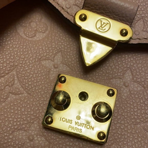 (SOLD) Louis Vuitton Pochette Métis Monogram Empreinte Leather Rose - Picture 5 of 13